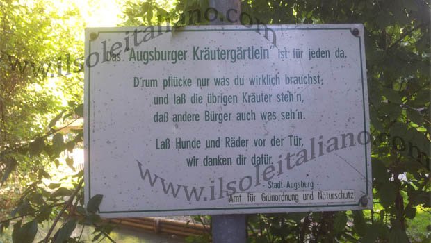 Il Cartello affisso all'entrata del "Giardino delle erbe"